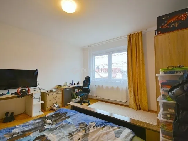 Eladó ház Budapest XVI. kerület 500 nm