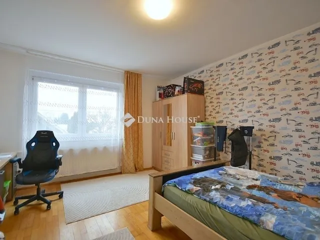 Eladó ház Budapest XVI. kerület 500 nm