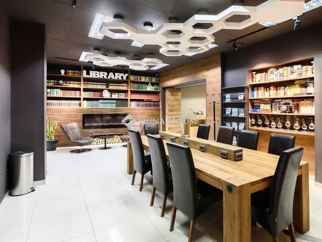 Eladó kereskedelmi és ipari ingatlan Budapest IX. kerület, Belső Ferencváros 765 nm