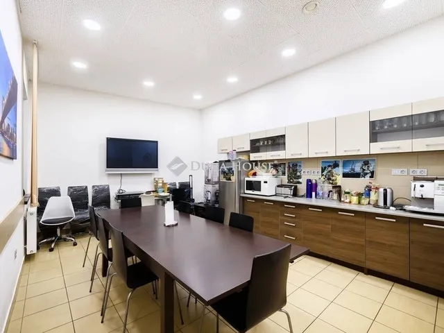 Eladó kereskedelmi és ipari ingatlan Budapest IX. kerület, Belső Ferencváros 765 nm