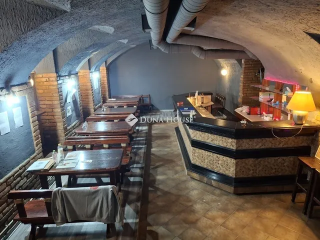 Kiadó kereskedelmi és ipari ingatlan Budapest VII. kerület 211 nm
