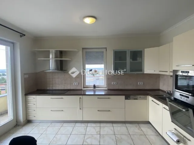 Eladó lakás Budapest II. kerület 155 nm