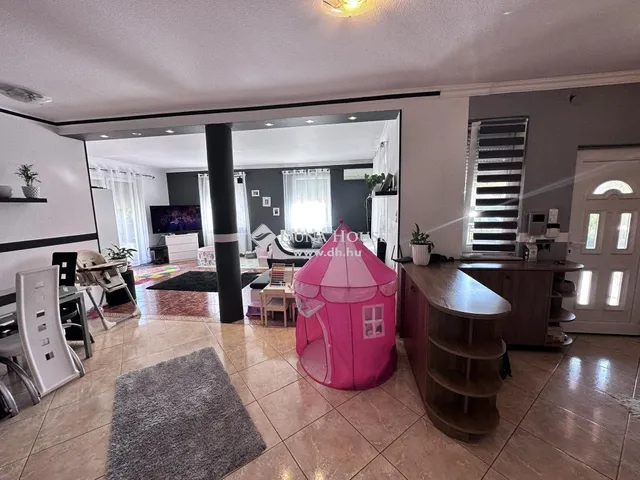 Eladó ház Üllő 280 nm