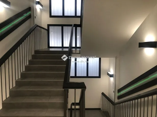 Kiadó kereskedelmi és ipari ingatlan Budapest X. kerület 300 nm
