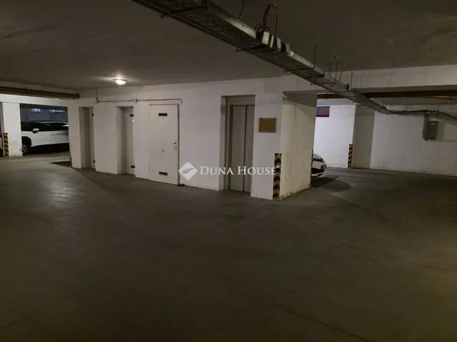 Eladó garázs Budapest XVIII. kerület 12 nm