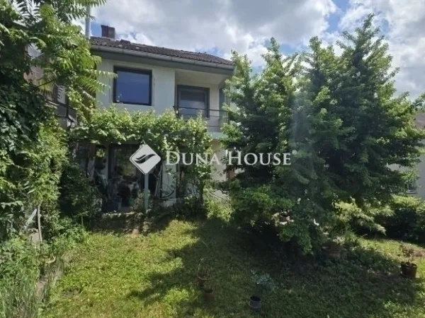 Eladó ház Budapest XVI. kerület 260 nm