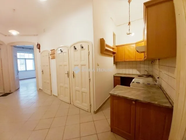 Eladó lakás Budapest VI. kerület 71 nm