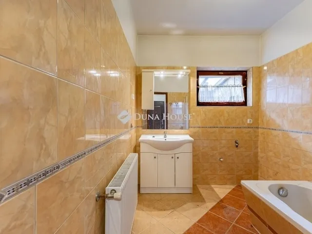 Eladó ház Budapest XVIII. kerület 240 nm