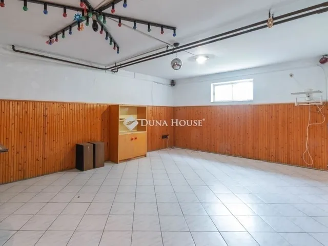 Eladó ház Vecsés 211 nm