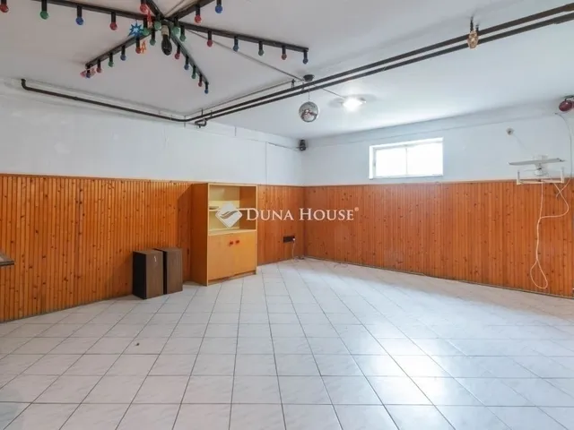Eladó ház Vecsés 211 nm