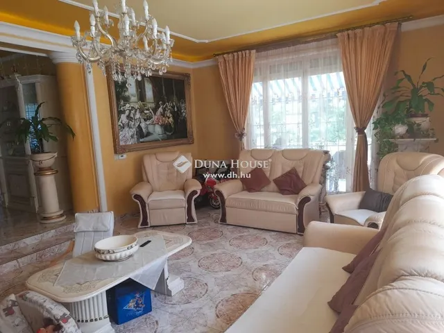 Eladó ház Budapest XV. kerület, Pestújhely 330 nm