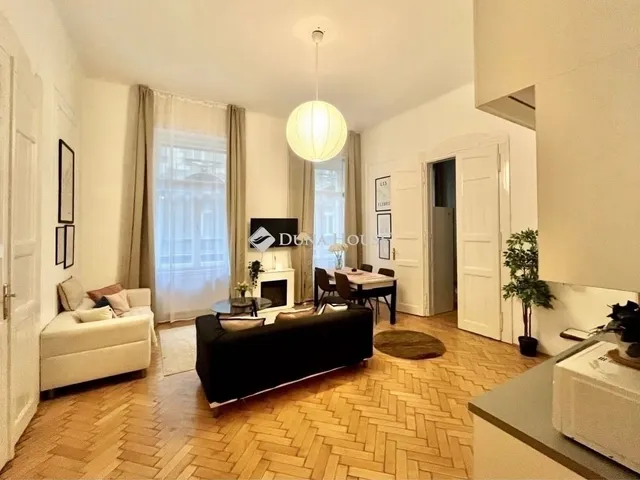 Eladó lakás Budapest VI. kerület, Nagykörúton belüli terület 102 nm