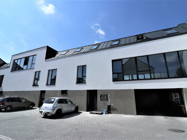 Kiadó kereskedelmi és ipari ingatlan Budaörs 140 nm