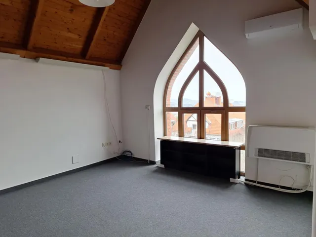 Kiadó kereskedelmi és ipari ingatlan Budapest XII. kerület 175 nm