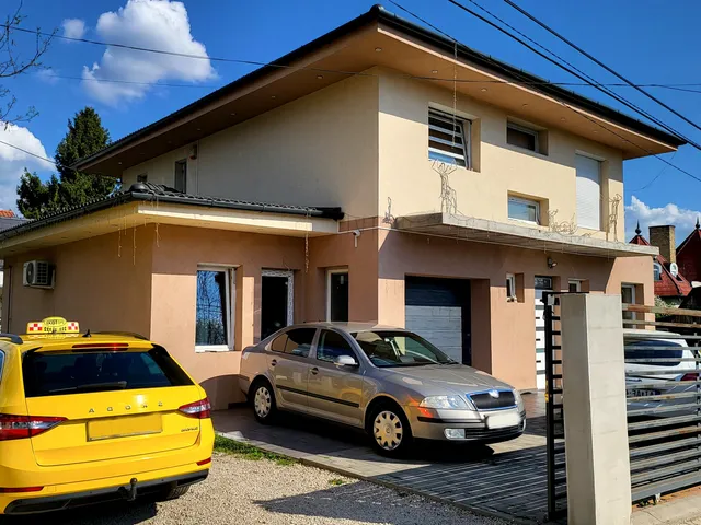 Eladó ház Érd, Fenyves-Parkváros 158 nm