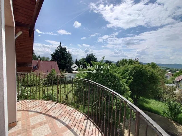 Eladó ház Pilisborosjenő 250 nm