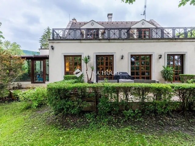 Eladó ház Leányfalu 250 nm