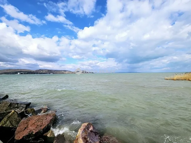 Eladó kereskedelmi és ipari ingatlan Szántód 40 nm