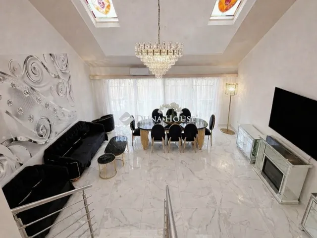 Eladó ház Budapest XV. kerület 270 nm