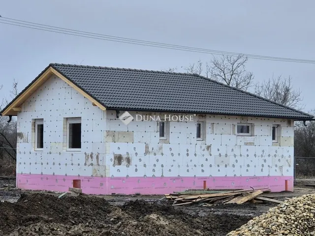 Eladó ház Sződ 96 nm