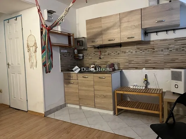 Eladó kereskedelmi és ipari ingatlan Budapest XIII. kerület, Lőportárdűlő 28 nm