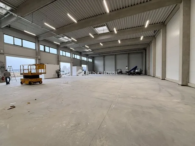 Kiadó kereskedelmi és ipari ingatlan Vecsés 840 nm