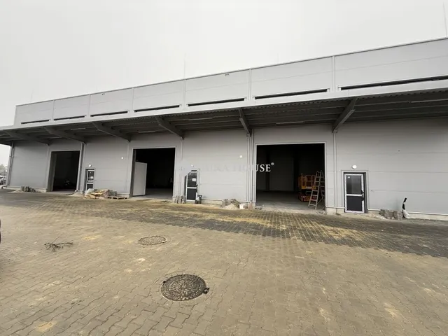 Kiadó kereskedelmi és ipari ingatlan Vecsés 840 nm