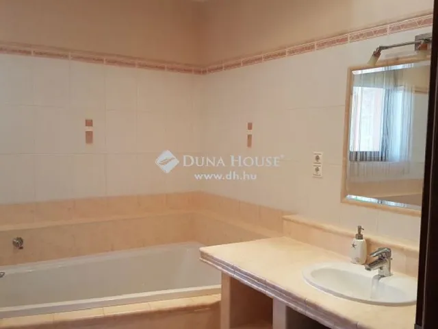Eladó ház Vecsés 160 nm