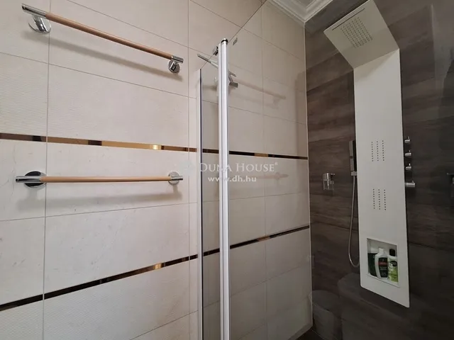 Eladó ház Szada 300 nm