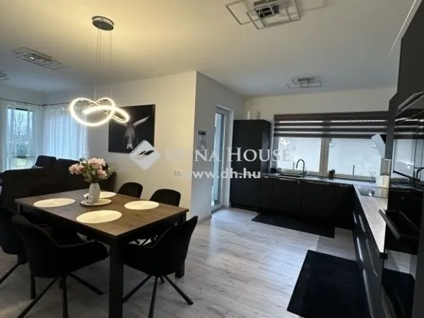 Eladó ház Monor 248 nm