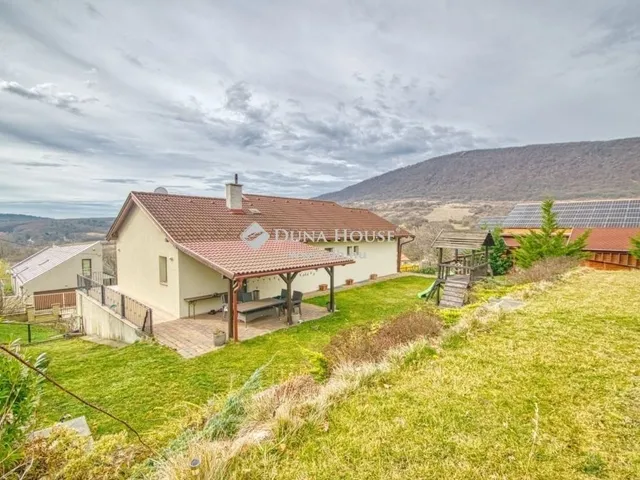 Eladó ház Pilisszentkereszt 222 nm