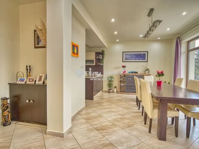 Eladó ház Pilisszentkereszt 222 nm