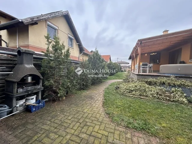 Eladó ház Vecsés 238 nm