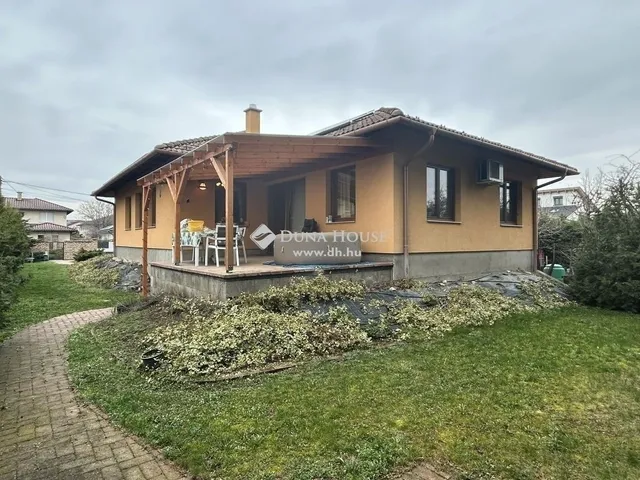 Eladó ház Vecsés 238 nm