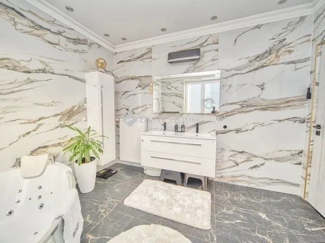 Eladó ház Gyál 260 nm