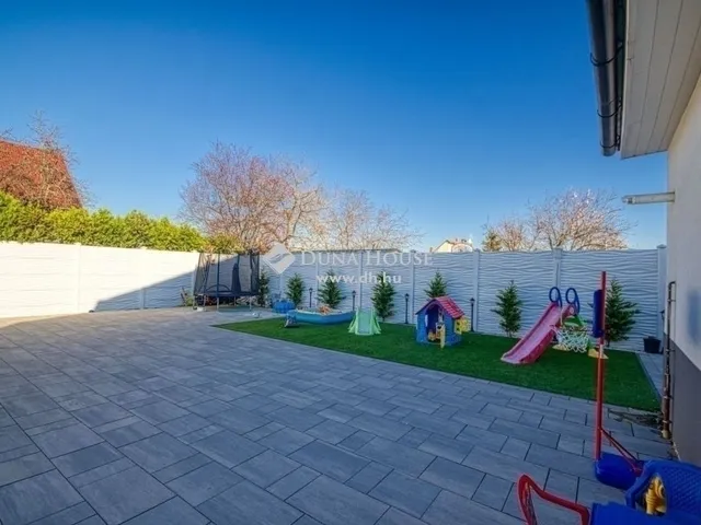 Eladó ház Gyál 260 nm