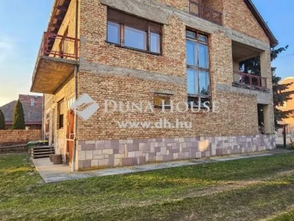 Eladó ház Tápiószecső 220 nm