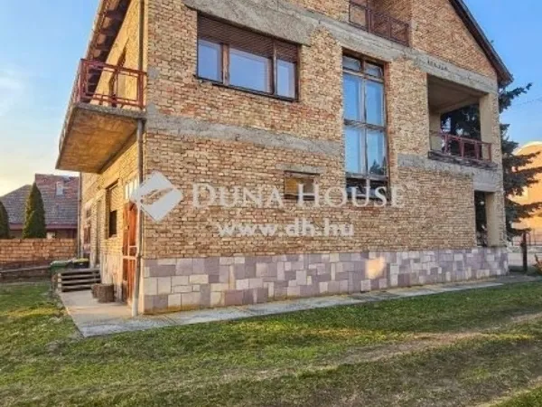 Eladó ház Tápiószecső 220 nm