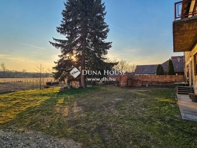 Eladó ház Tápiószecső 220 nm