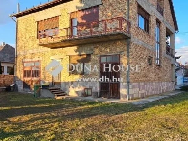 Eladó ház Tápiószecső 220 nm