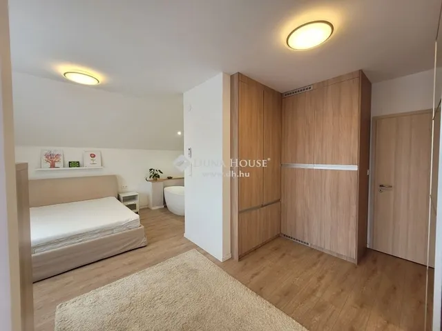 Eladó ház Budapest XVII. kerület 300 nm