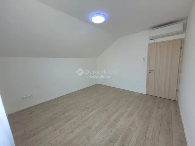 Eladó ház Budapest XVII. kerület 300 nm