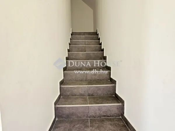 Eladó ház Üllő 158 nm