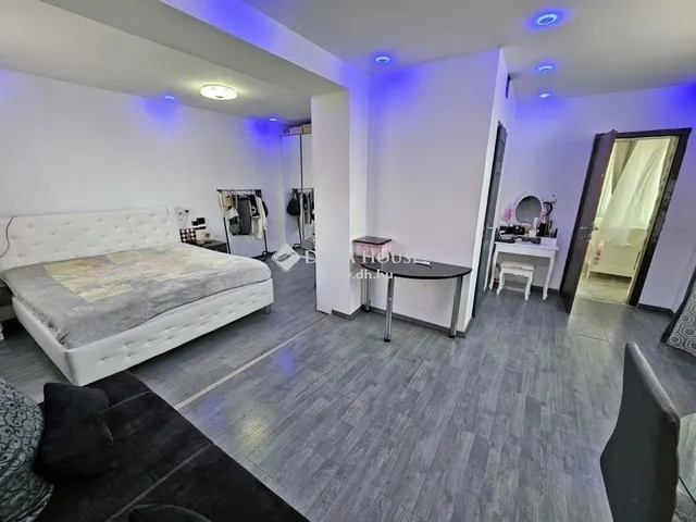 Eladó ház Üllő 158 nm