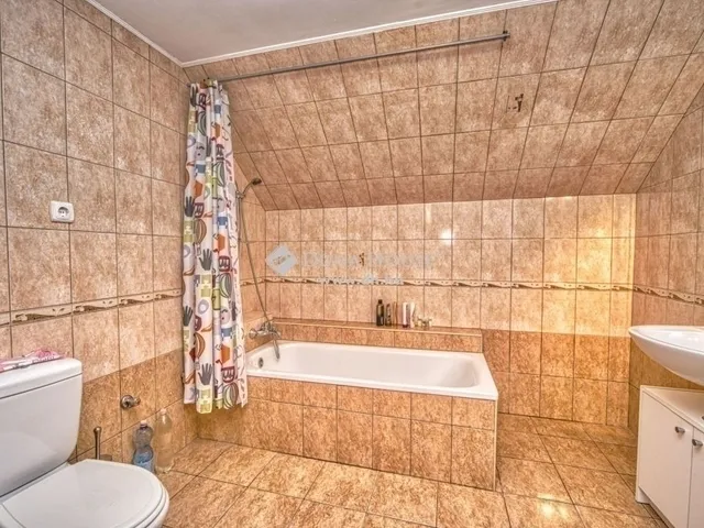 Eladó ház Budapest XVIII. kerület, Újpéteritelep 142 nm