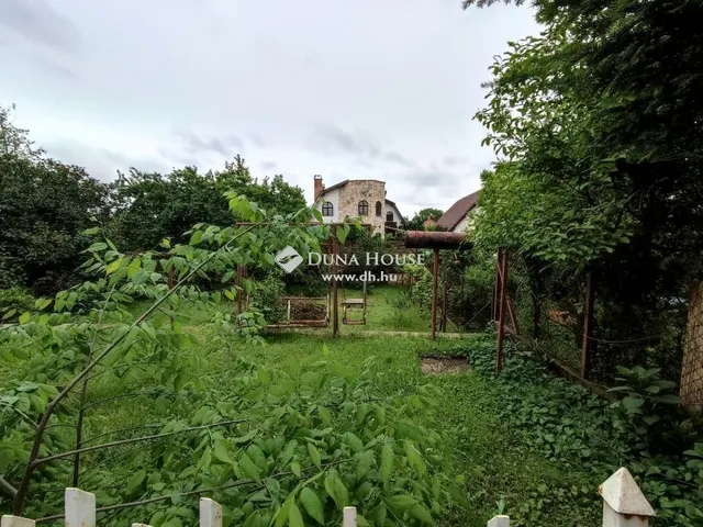 Eladó ház Budapest XVIII. kerület, Újpéteritelep 250 nm