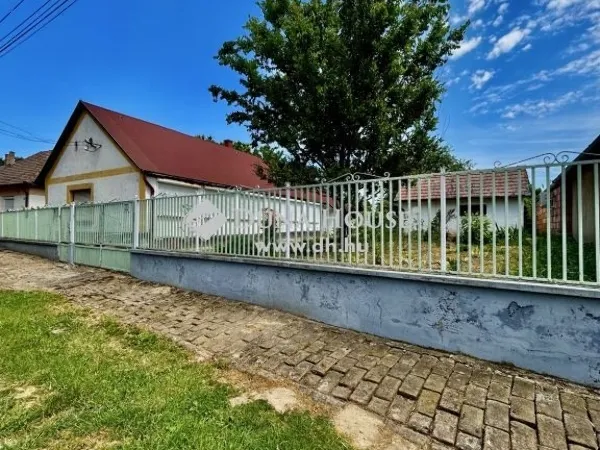 Eladó ház Tamási 80 nm