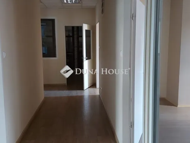 Kiadó kereskedelmi és ipari ingatlan Budapest X. kerület 275 nm