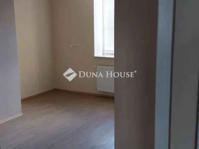 Kiadó kereskedelmi és ipari ingatlan Budapest X. kerület 275 nm