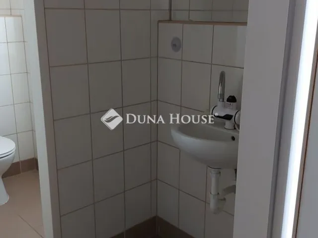Kiadó kereskedelmi és ipari ingatlan Budapest X. kerület 275 nm